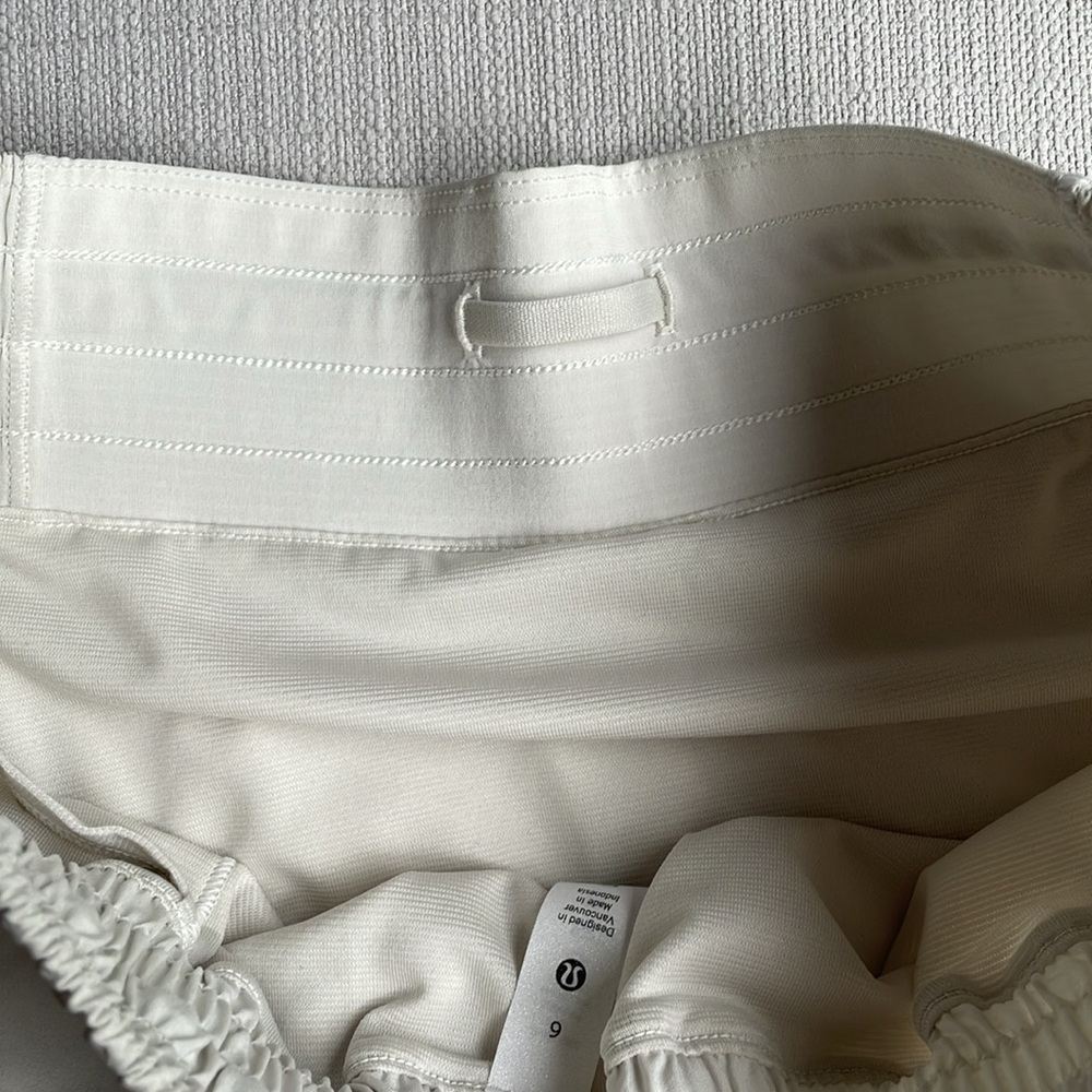 Lululemon hotty hot high rise short 4” lined - bone - size 6 - Picture 10 of 16